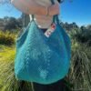 bolso turquesa 3 comprimido menos 100kb Bolso shopper de crochet azul petróleo con asas largas