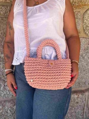 foto comprimida 9 menos 100kb Bolso de mano de crochet rosa empolvado con cinta para llevar cruzado