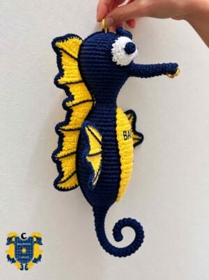 llavero dinosaurio comprimido menos 100kb Amigurumi caballito de mar de crochet azul y amarillo inspirado en el Balonmán Cangas